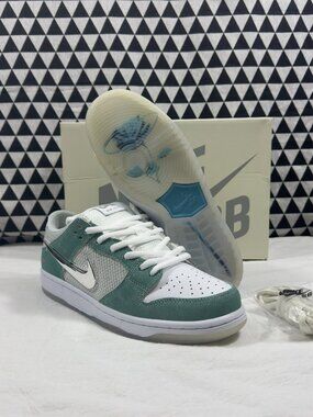 New Nike Men's 10 Sneaker White Blue Silver